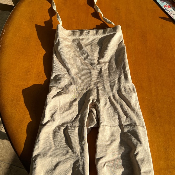 Spanx size s - Picture 1 of 2
